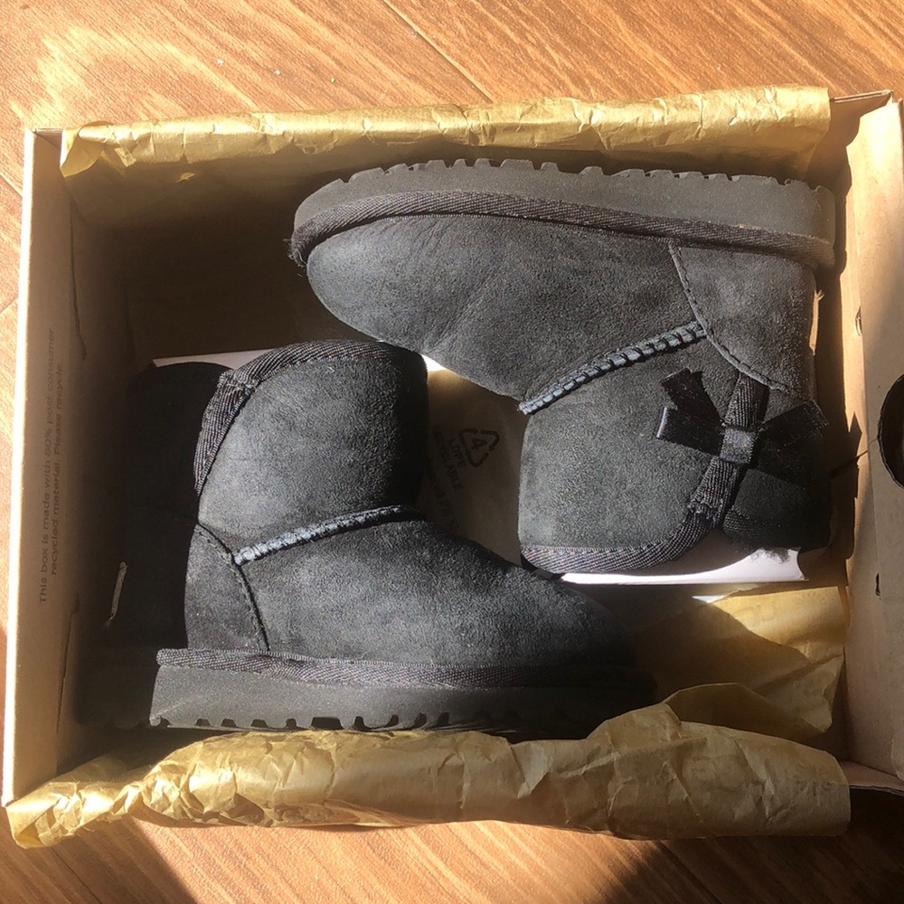 Ugg kids size 8